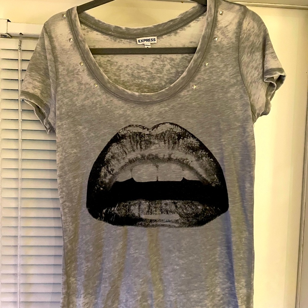 Women’s Express grey soft graphic Tee! Size Med